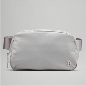 NWT Lululemon everywhere belt bag SILVER DROP